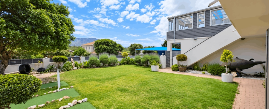 7 Bedroom Property for Sale in Kleinbaai Western Cape